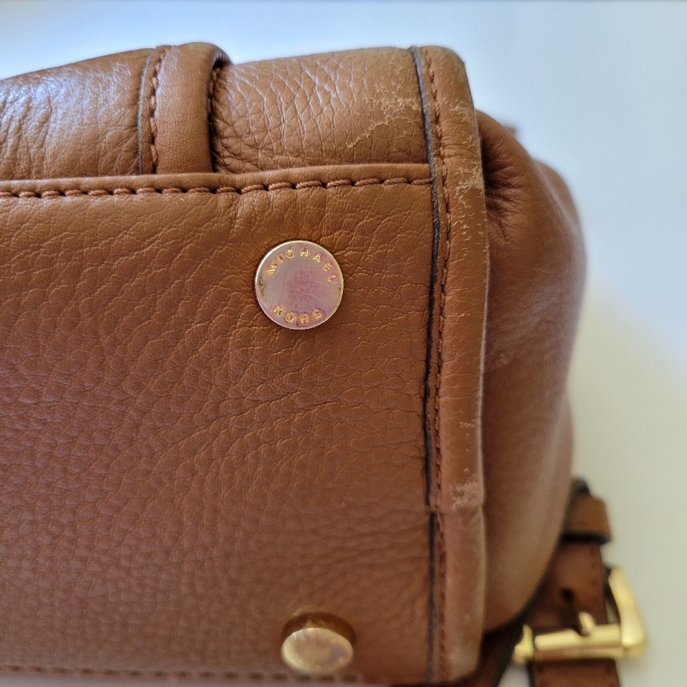 Tan Michael Kors Crossbody Med Size - Picture 3 of 4